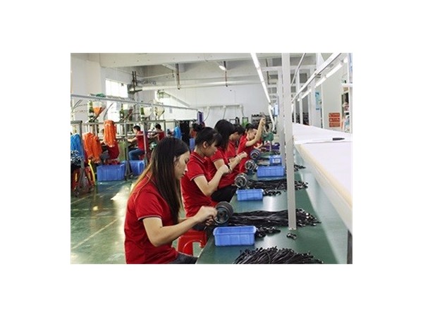 尋求數(shù)據(jù)線生產(chǎn)廠家定制數(shù)據(jù)線要了解的各方面